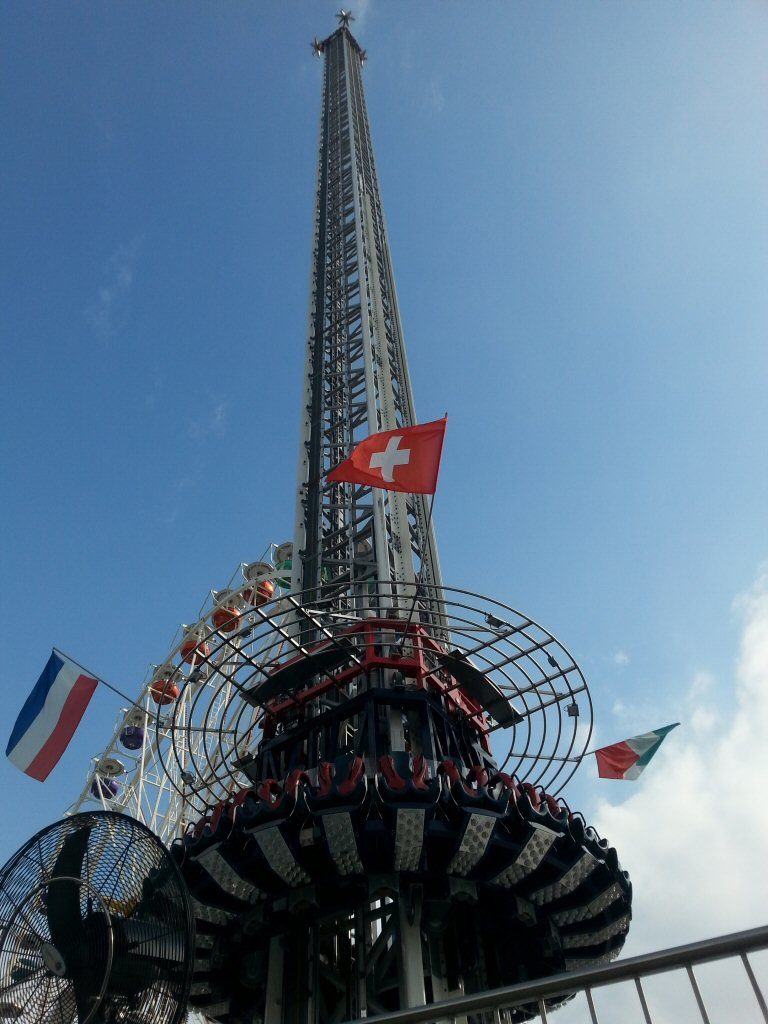 freefall-spin-tower-schweiz-maier-foto-zuerifaescht