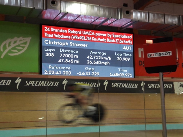 christoph-strasser-weltrekordversuch-tissot-velodrom-grenchen-2017-anzeigetafel-2